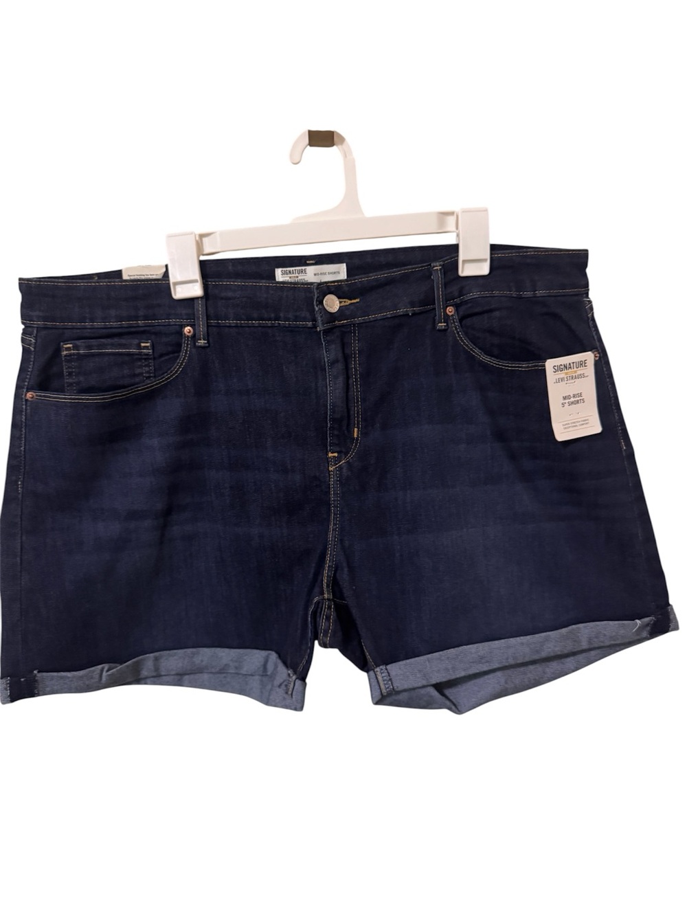 NWT plus Signature Levi Strauss Dark Blue Denim Roll-Cuff Women’s Shorts size20